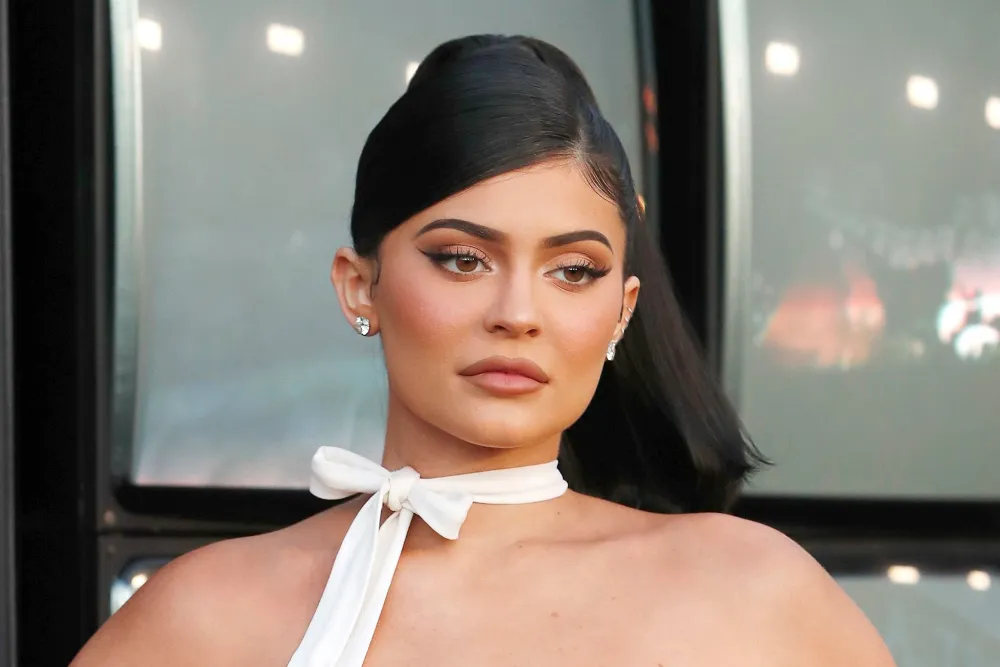 Kylie Jenner Shows Off Sun-Kissed Glow in Casual Instagram Look